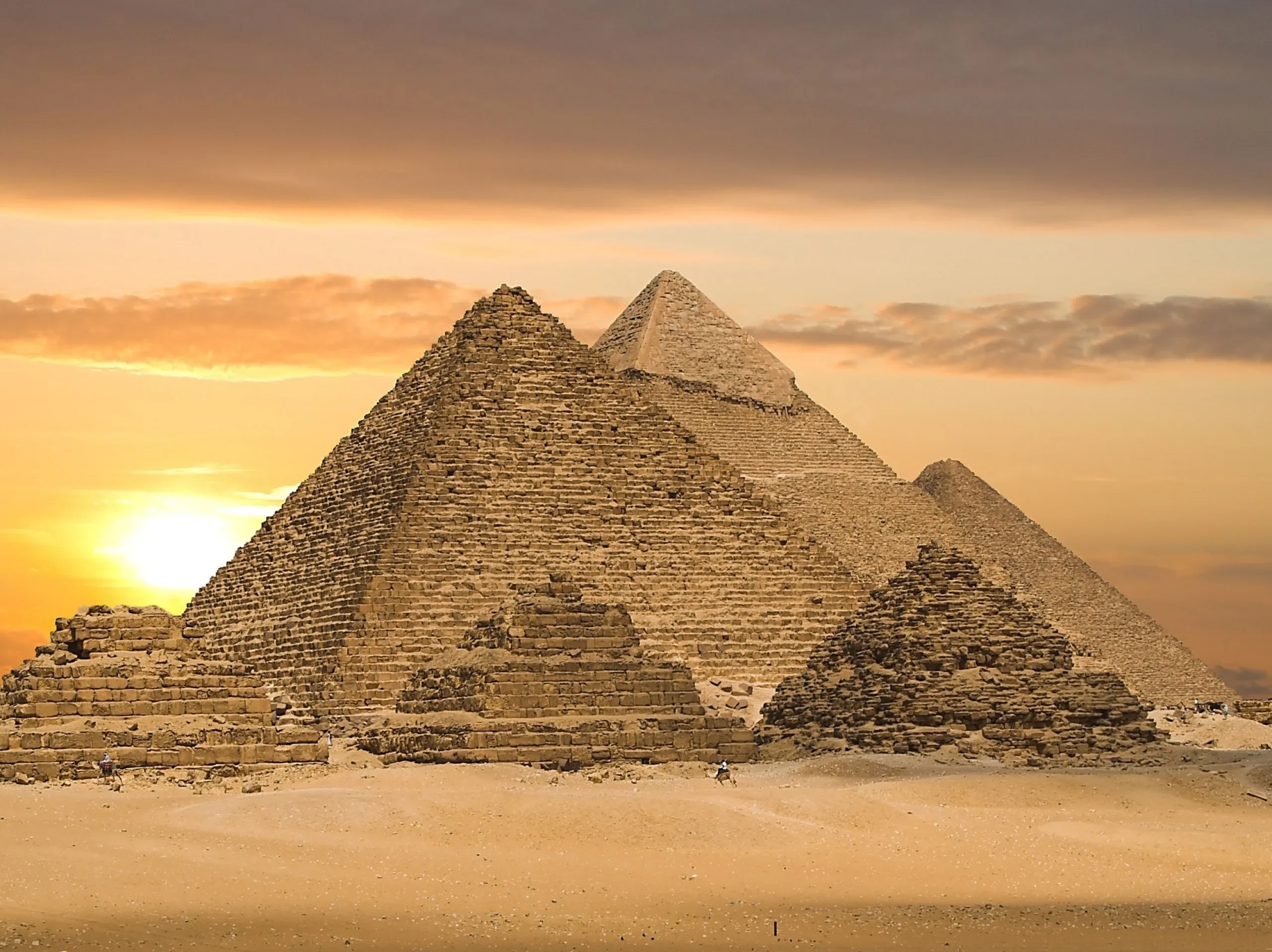 Explore the Pyramids of Giza